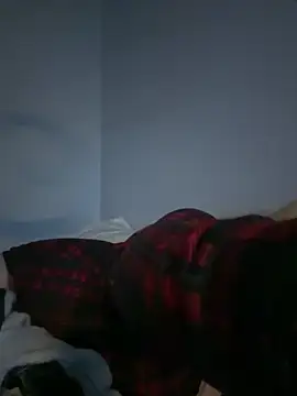 Snapshot of cloudy_couple444 chatting on 12-23-24, 02:35 cloudy couple444 online show from 12-23-24, 02:35