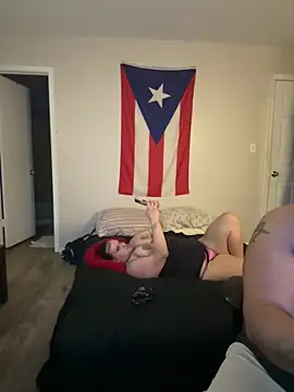 Snapshot of cloudy_couple444 chatting on 02-05-25, 11:44 cloudy couple444 online show from 02-05-25, 11:44