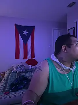 Snapshot of cloudy_couple444 chatting on 02-21-25, 08:29 cloudy couple444 online show from 02-21-25, 08:29