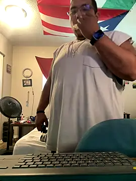 Snapshot of cloudy_couple444 chatting on 09-26-25, 06:12 cloudy couple444 online show from 09-26-25, 06:12