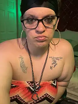 Snapshot of cloudy_couple444 chatting on 10-07-25, 06:32 cloudy couple444 online show from 10-07-25, 06:32