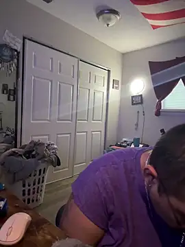 Snapshot of cloudy_couple444 chatting on 10-21-25, 04:30 cloudy couple444 online show from 10-21-25, 04:30