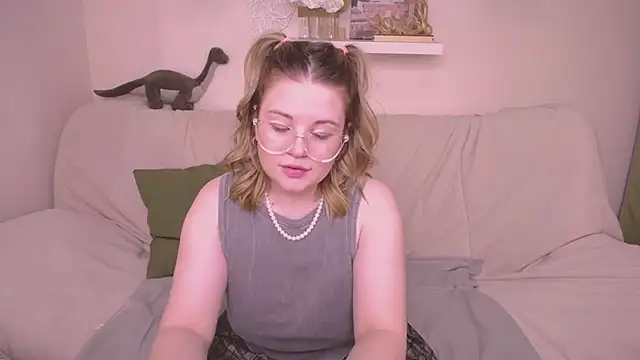 Snapshot of TessPleasure chatting on 12-28-24, 10:25 TessPleasure online show from 12-28-24, 10:25