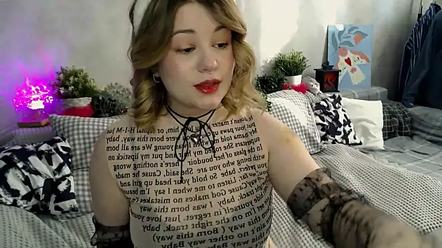 Snapshot of TessPleasure chatting on 02-14-25, 10:28 TessPleasure online show from 02-14-25, 10:28