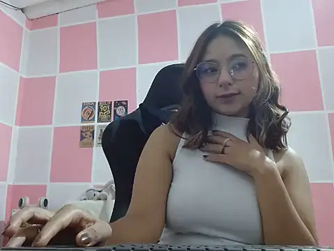 Paulina mosh online show from 02-22-25, 12:40