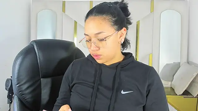 IsabellRodriguez18 online show from 11-13-25, 03:27