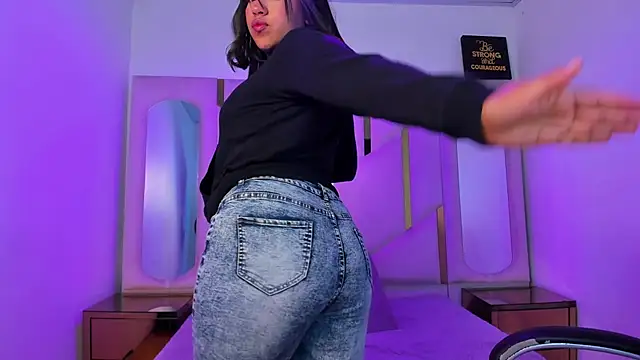 IsabellRodriguez18 online show from 04-03-26, 03:26