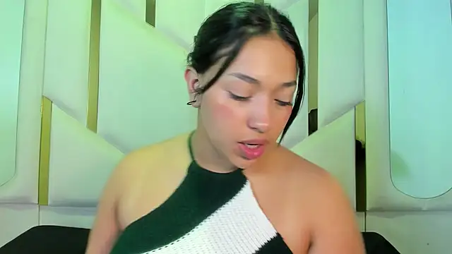 Snapshot of IsabellRodriguez18 chatting on 06-05-26, 06:52 IsabellRodriguez18 online show from 06-05-26, 06:52