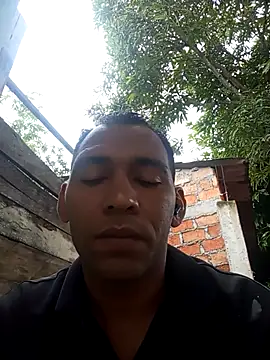 Snapshot of yaxom33 chatting on 02-25-26, 01:32 yaxom33 online show from 02-25-26, 01:32