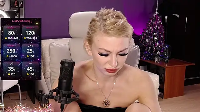 Snapshot of _britney_white_ chatting on 12-30-24, 06:16 britney white online show from 12-30-24, 06:16