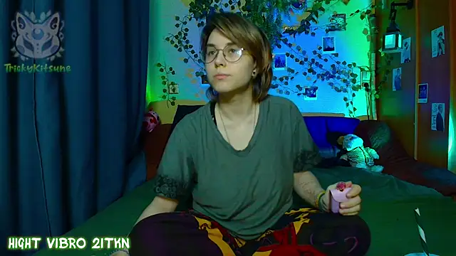 TrickyKitsune online show from 05-11-26, 04:04