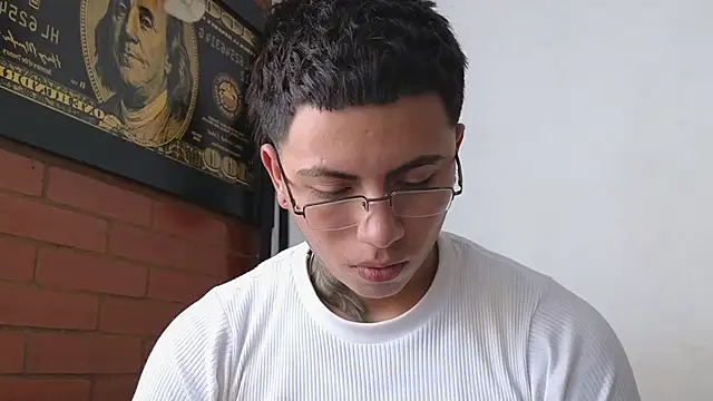 Snapshot of Thiago_x_Sahara chatting on 01-27-25, 03:39 Thiago x Sahara online show from 01-27-25, 03:39