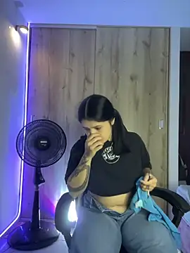 Snapshot of pretty_angela1 chatting on 06-28-26, 03:45 pretty angela1 online show from 06-28-26, 03:45