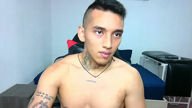 Snapshot of David_Adams2003 chatting on 01-06-25, 12:02 David Adams2003 online show from 01-06-25, 12:02