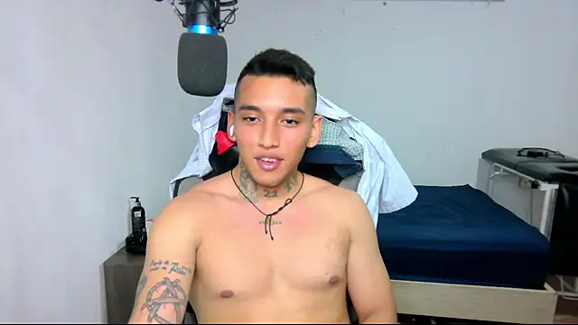 Snapshot of David_Adams2003 chatting on 01-13-25, 10:13 David Adams2003 online show from 01-13-25, 10:13