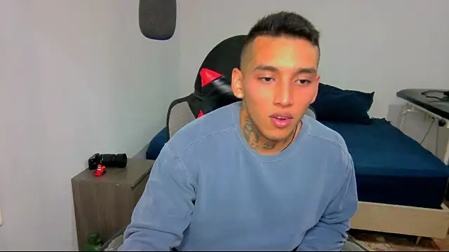 Snapshot of David_Adams2003 chatting on 01-14-25, 05:23 David Adams2003 online show from 01-14-25, 05:23