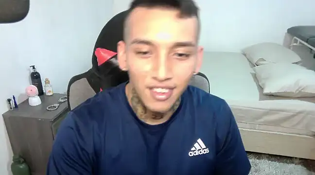 Snapshot of David_Adams2003 chatting on 02-06-25, 05:09 David Adams2003 online show from 02-06-25, 05:09