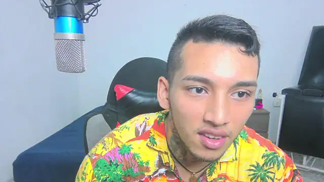 Snapshot of David_Adams2003 chatting on 03-01-25, 01:51 David Adams2003 online show from 03-01-25, 01:51