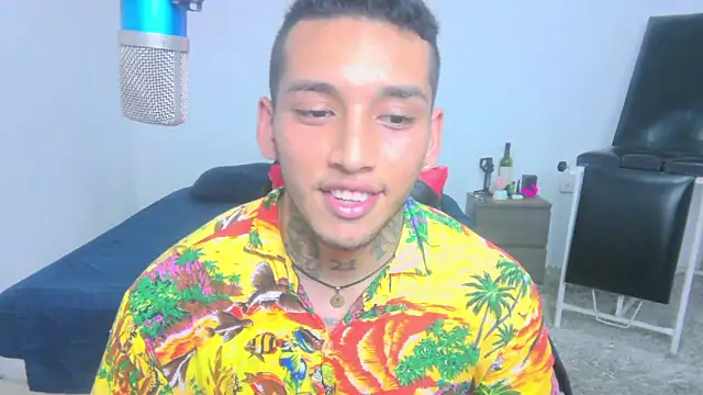 Snapshot of David_Adams2003 chatting on 03-01-25, 04:54 David Adams2003 online show from 03-01-25, 04:54