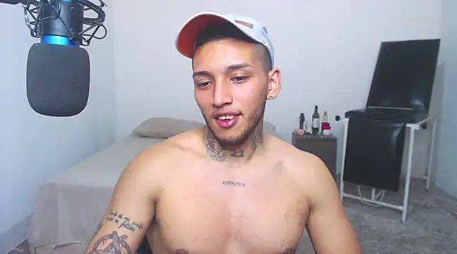 Snapshot of David_Adams2003 chatting on 03-07-25, 01:29 David Adams2003 online show from 03-07-25, 01:29