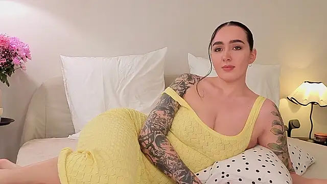 KimKhallifa online show from 03-18-26, 05:32