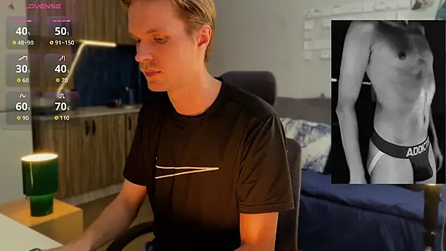 Snapshot of Leonnextdoor chatting on 02-23-26, 04:32 Leonnextdoor online show from 02-23-26, 04:32