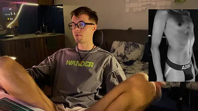 Snapshot of Leonnextdoor chatting on 03-08-26, 02:21 Leonnextdoor online show from 03-08-26, 02:21