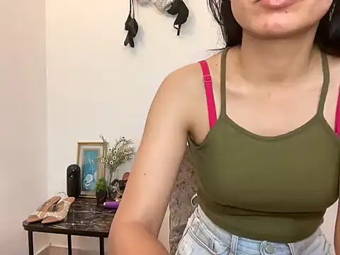 Snapshot of roseofvenom chatting on 02-13-25, 04:17 roseofvenom online show from 02-13-25, 04:17