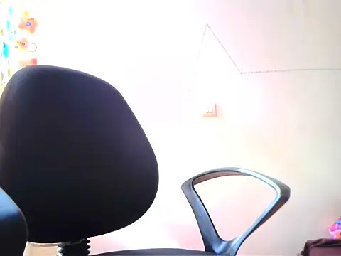 Snapshot of roseofvenom chatting on 02-26-25, 09:32 roseofvenom online show from 02-26-25, 09:32