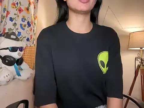 Snapshot of roseofvenom chatting on 03-15-25, 05:59 roseofvenom online show from 03-15-25, 05:59