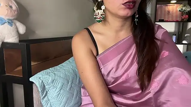 Snapshot of roseofvenom chatting on 10-02-25, 07:15 roseofvenom online show from 10-02-25, 07:15