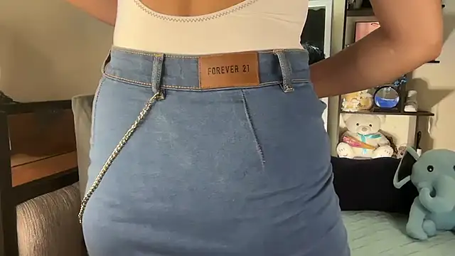 Snapshot of roseofvenom chatting on 10-11-25, 07:12 roseofvenom online show from 10-11-25, 07:12