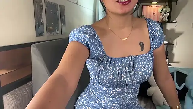 Snapshot of roseofvenom chatting on 10-24-25, 06:37 roseofvenom online show from 10-24-25, 06:37