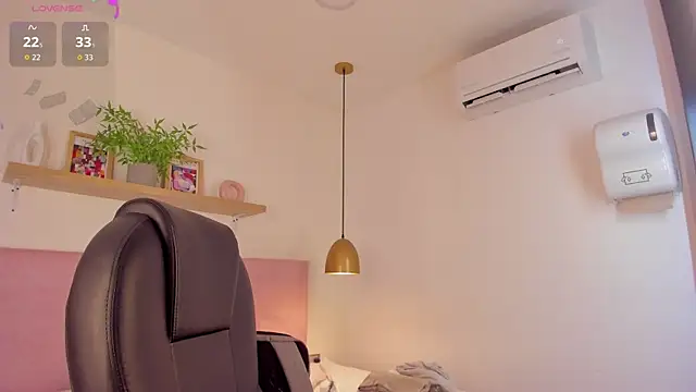 Snapshot of violeta_candyy_ chatting on 06-26-26, 10:47 violeta candyy online show from 06-26-26, 10:47