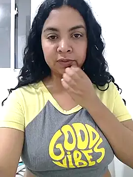 Snapshot of Brendabluee chatting on 01-31-25, 01:33 Brendabluee online show from 01-31-25, 01:33