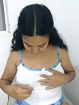 Snapshot of Brendabluee chatting on 02-02-25, 02:48 Brendabluee online show from 02-02-25, 02:48