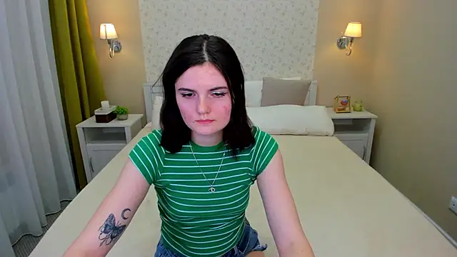 Snapshot of CharlotteMitchell chatting on 02-05-25, 01:11 CharlotteMitchell online show from 02-05-25, 01:11