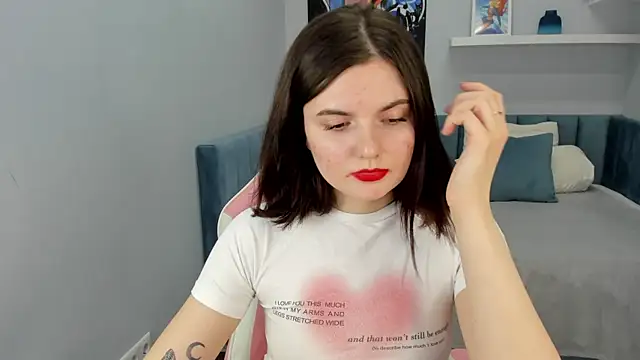 Snapshot of CharlotteMitchell chatting on 02-07-25, 11:12 CharlotteMitchell online show from 02-07-25, 11:12