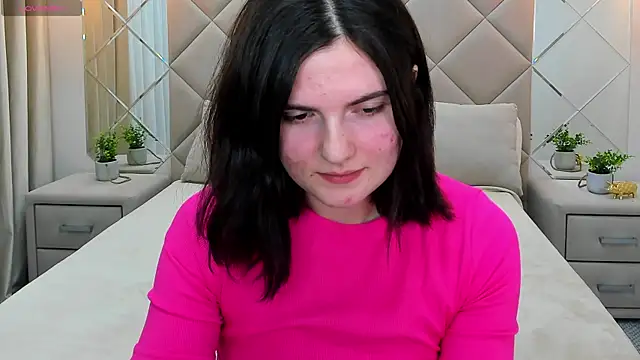 Snapshot of CharlotteMitchell chatting on 02-08-25, 11:01 CharlotteMitchell online show from 02-08-25, 11:01