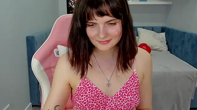 Snapshot of CharlotteMitchell chatting on 02-15-25, 02:22 CharlotteMitchell online show from 02-15-25, 02:22