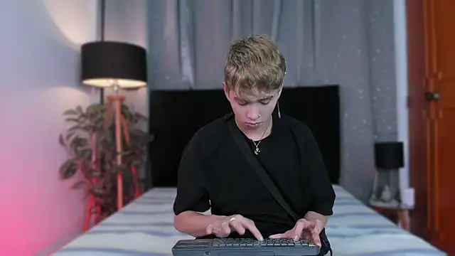 Snapshot of Brian-Ausslos chatting on 01-07-25, 04:29 Brian-Ausslos online show from 01-07-25, 04:29