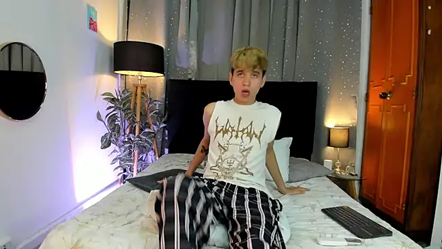 Snapshot of Brian-Ausslos chatting on 02-17-25, 09:35 Brian-Ausslos online show from 02-17-25, 09:35