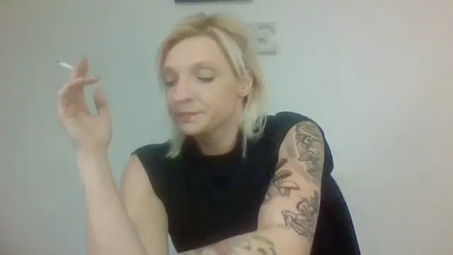 Snapshot of MegaVanyBunny chatting on 12-29-24, 10:47 MegaVanyBunny online show from 12-29-24, 10:47
