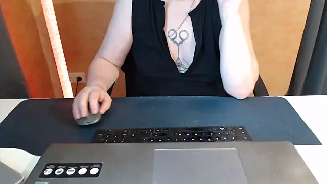 Snapshot of Sweet_Phoenix chatting on 06-07-26, 08:29 Sweet Phoenix online show from 06-07-26, 08:29