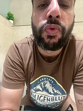 Snapshot of skyisthelimit12 chatting on 01-02-25, 01:40 skyisthelimit12 online show from 01-02-25, 01:40