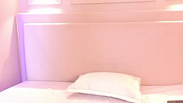 NaomiKlarc online show from 11-25-25, 04:12