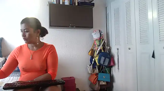 CamilaLix online show from 01-06-25, 06:41