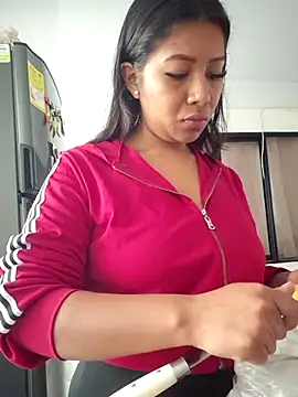 Snapshot of PaulaOrtiz_1 chatting on 10-11-25, 04:16 PaulaOrtiz 1 online show from 10-11-25, 04:16