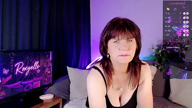 Snapshot of roxyyyrose chatting on 06-16-26, 06:54 roxyyyrose online show from 06-16-26, 06:54