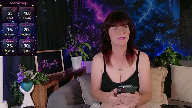 Snapshot of roxyyyrose chatting on 07-26-26, 09:32 roxyyyrose online show from 07-26-26, 09:32